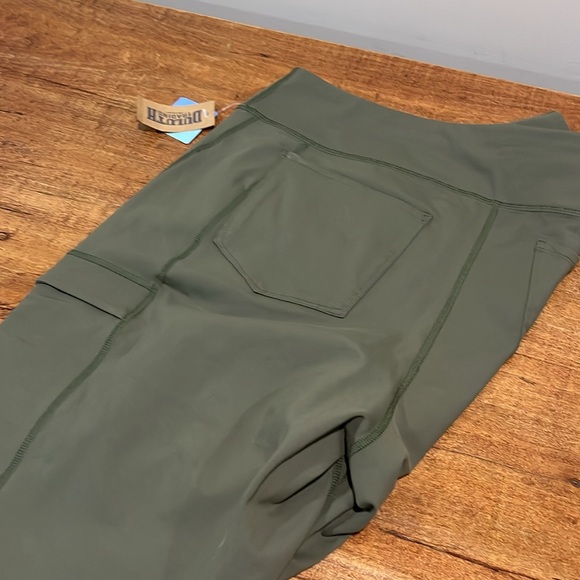 NWT Duluth Trading Capri Pants Size XL Olive Green NoGa Namastash Pockets - Picture 3 of 5